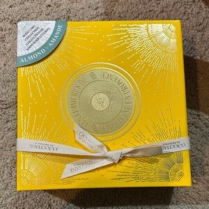 L'OCCITANE Almond Collection - Vibrant Yellow